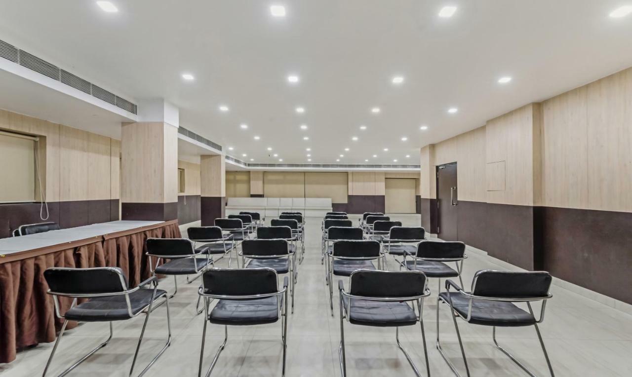 Oyo 3811 Geetanjali Regency Hotel Kolkata Bagian luar foto