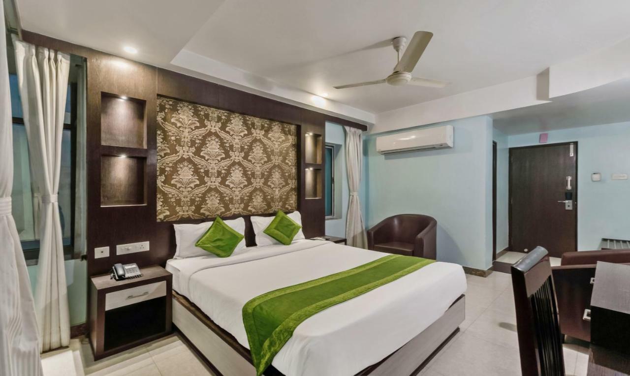 Oyo 3811 Geetanjali Regency Hotel Kolkata Bagian luar foto